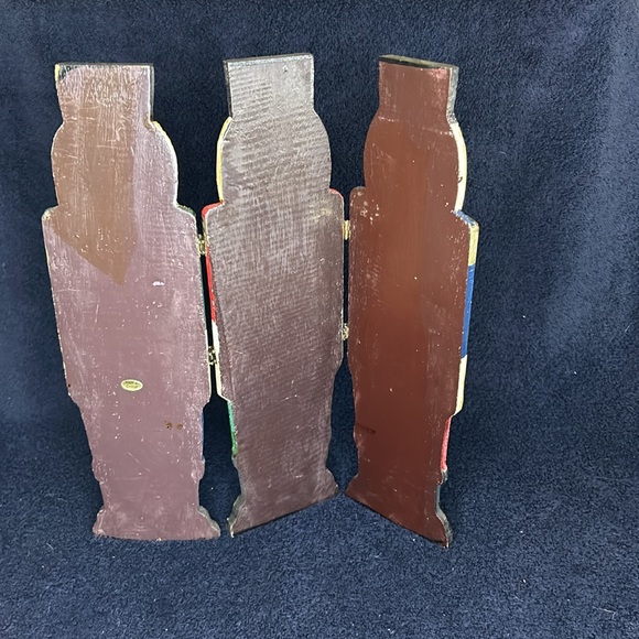 Wood 3 Panel Santas and Soldiers. Vintage. Carved fronts. Two sets of 3 panels - Picture 5 of 7